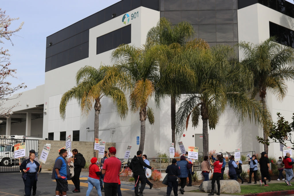 LAX catering workers claim Inglewood plant exits blocked ahead of pickets